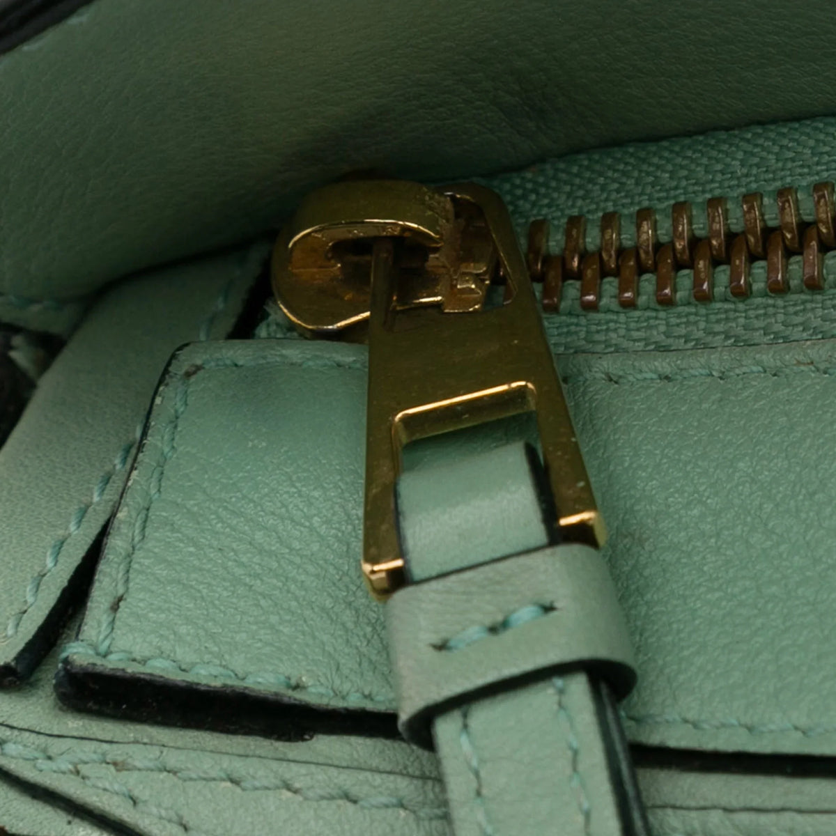Leather LOEWE Unisex Authenticated Satchel (Good) Puzzle Pre-Owned Small Calf Green