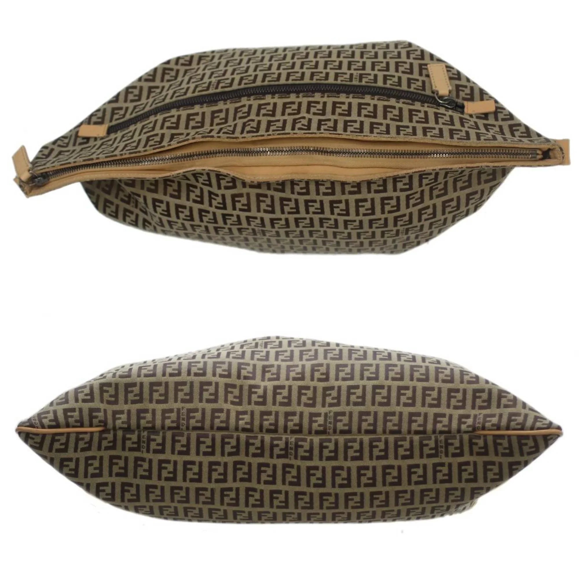 2355.7VA020.28E bag Brown Zucca Shoulder pattern Pre-Owned FENDI (Good)