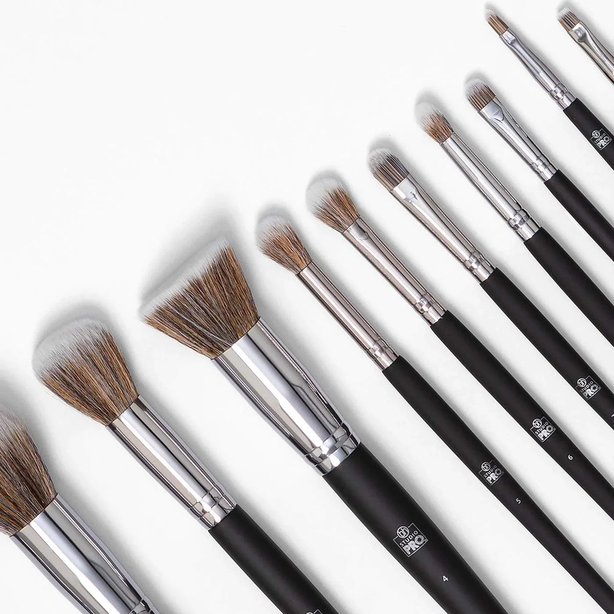 of Pro Brush Studio Cosmetics Set NOPLUS 13ps BH