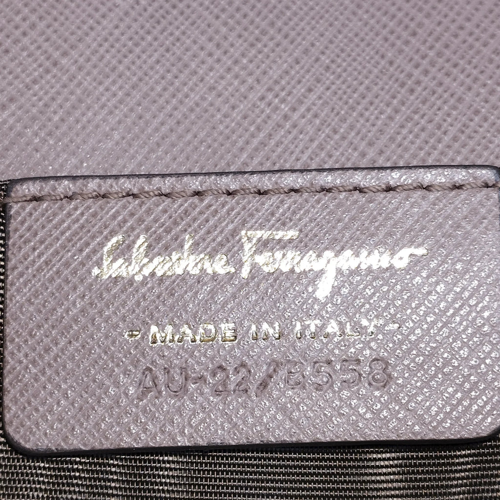 Crossbody Vara Calf Leather Pre-Owned Small Ginny Unisex Pink Authenticated Ferragamo Crossbody (Good) Bag