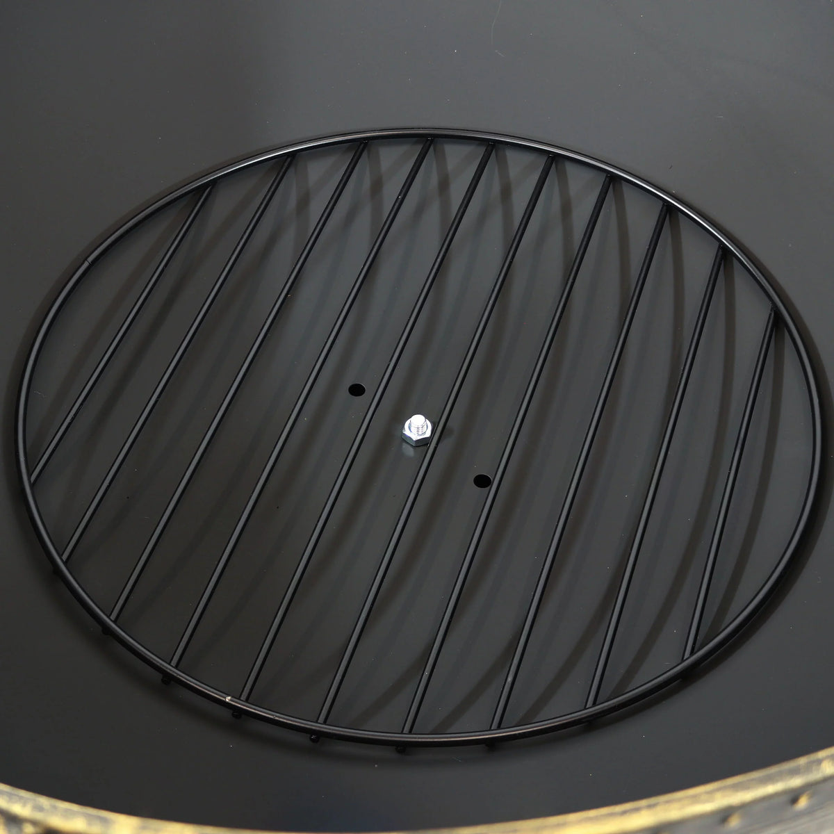 Poker exterior Royal 30" Spark and Sunnydaze Fire Steel Pit Screen with