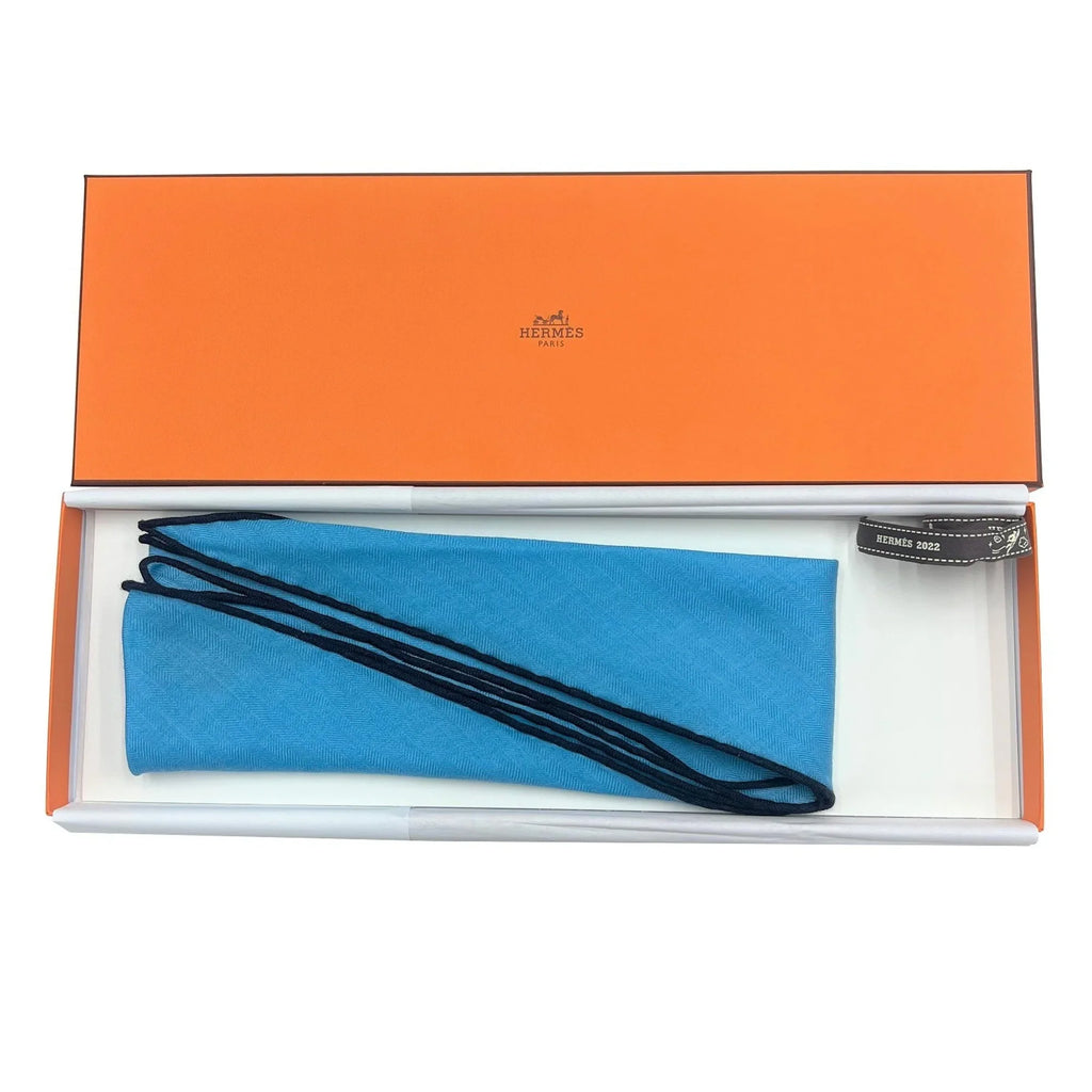 (Like Pre-Owned New) ladies cashmere scarf triangle silk Hermes blue HERMES