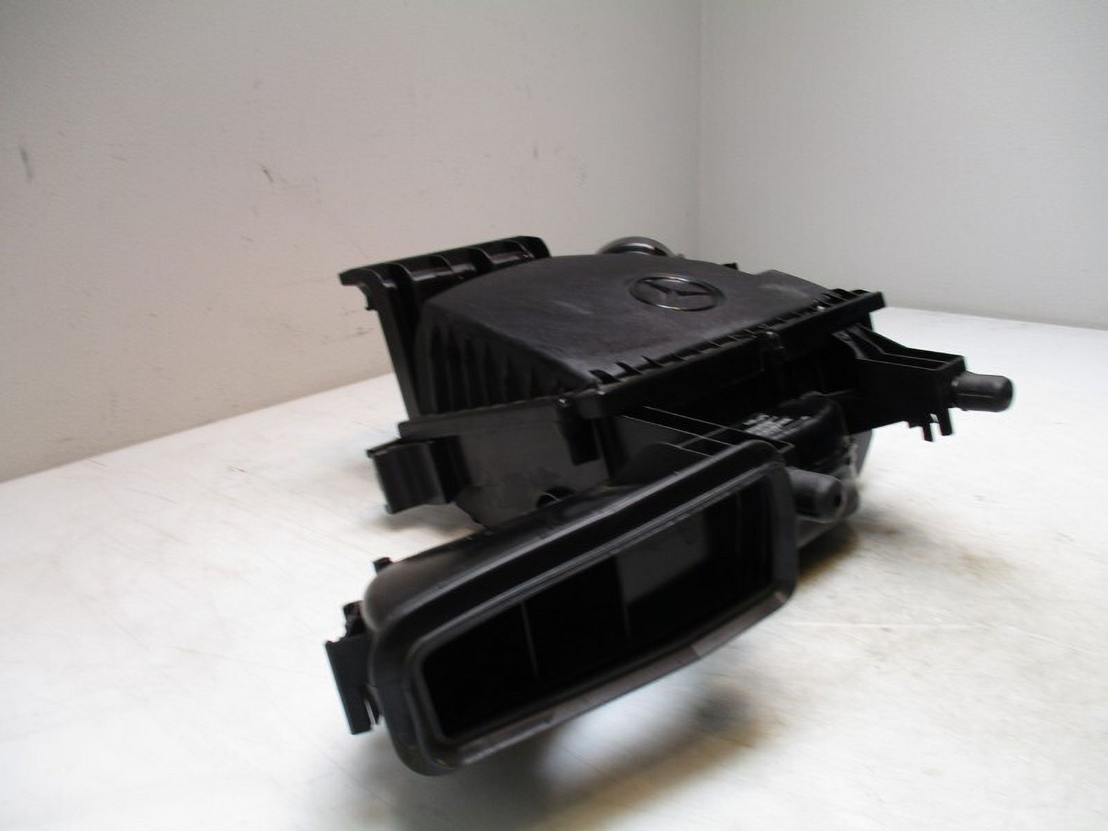 Mercedes OEM Cleaner 2023 Air (Good) Intake Sprinter Box Pre-Owned