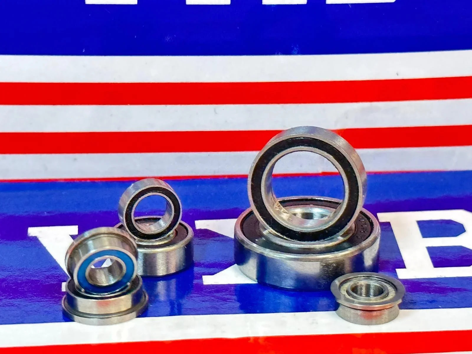 set Associated RC Chrome Scale of 8 Bearing Team Steel