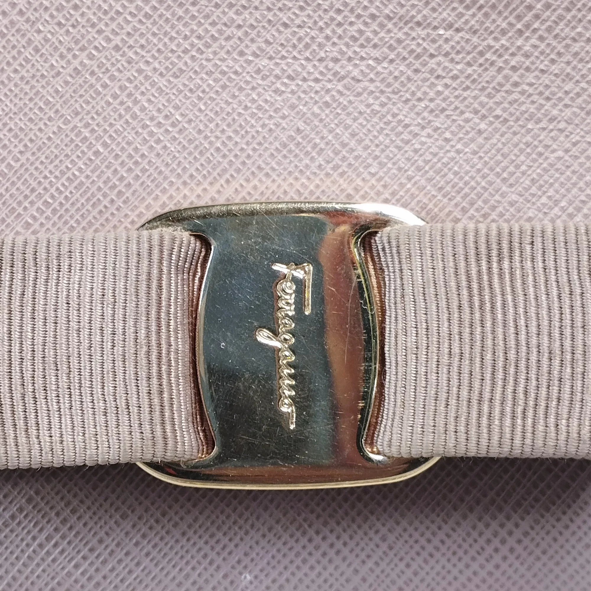 Crossbody Vara Calf Leather Pre-Owned Small Ginny Unisex Pink Authenticated Ferragamo Crossbody (Good) Bag