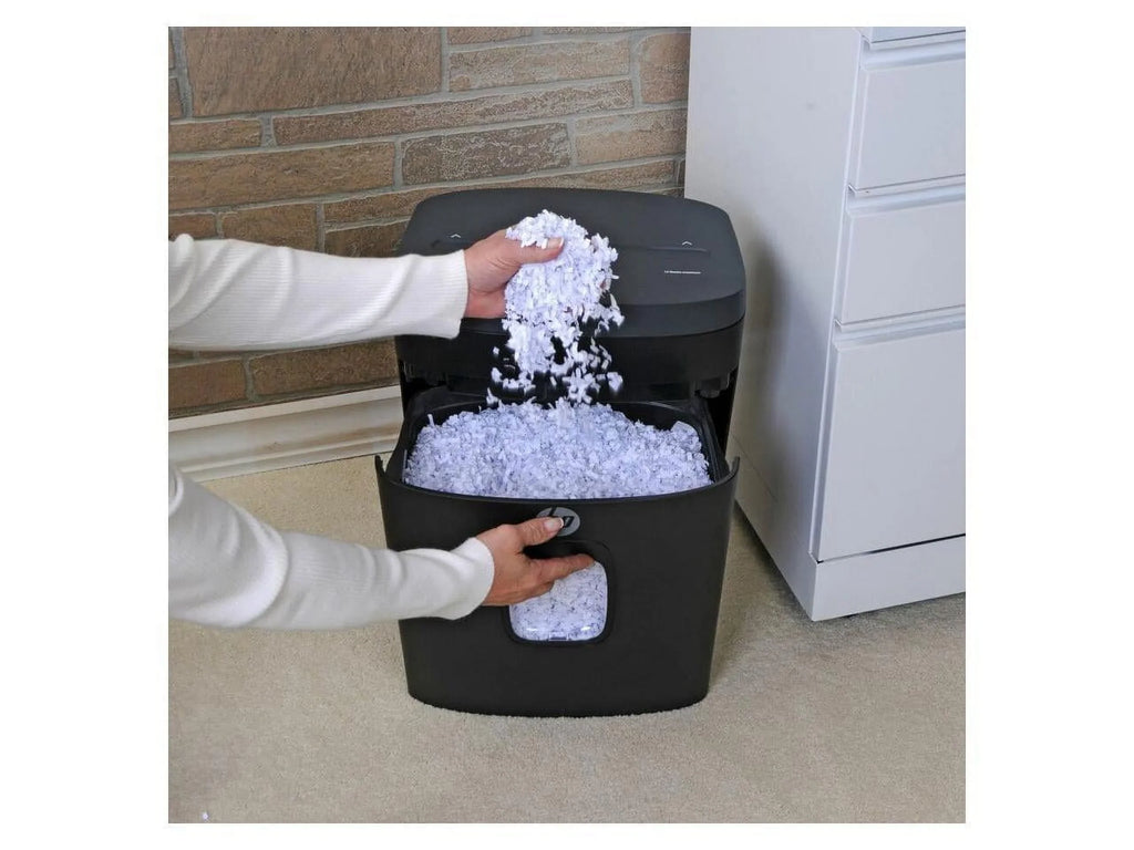 Paper, - Card, Cool 12 Run Paper 8.75" Envelope gal Wastebin Pass Minute 40 Shredder Cut Staples, 5 Micro shredding Per - Time for Time - - Royal Minute MC125 - Credit Throat 5 Capacity Down - -