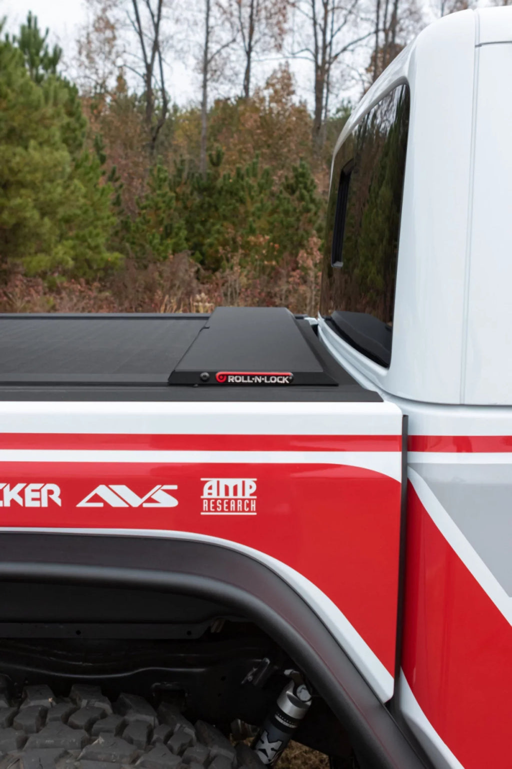 | 2020-2023 w/o | System by Jeep Rail RealTruck Gladiator Trail Retractable Select Cover Bed Compatible LG496M 5' Truck with (60") Bed M-Series Roll-N-Lock Tonneau